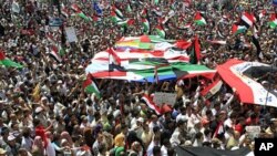 People with Egyptian, Palestinian and Arab flags gather during a demonstration at Tahrir Square in Cairo, May 13, 2011