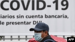 Seorang pria mengenakan masker untuk mencegah penyebaran virus corona di Santa Tecla, El Salvador, 3 April 2020. (Foto: dok).