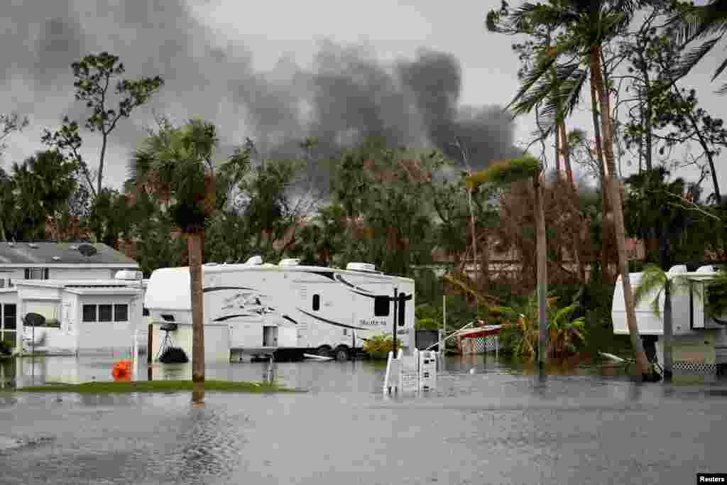 Calles inundadas después de que el huracán Ian causara una destrucción generalizada en Fort Myers, Florida, el 29 de septiembre de 2022. REUTERS/Marco Bello