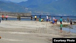 최근 태풍 15호 볼라벤 피해 복구 작업에 동원된 북한 주민들. (Pacific Council on International Policy 제공)