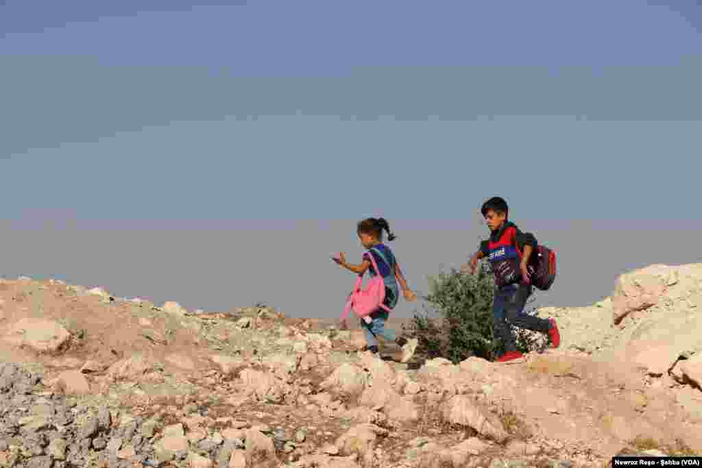 Zarok&#234;n Efr&#238;n&#234; &#219; Zehmetiy&#234;n &#199;&#251;na Dibistan&#234;