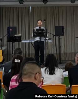 资料照片：北京佳全教会牧师周子逊在香港的一个活动中讲话(摄于2024年4月，由崔进荣提供)