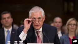 "Exxon-Mobil" kompaniyasining sobiq raisi Reks Tillerson asosan Rossiya bilan aloqalar bobida so'roq qilindi.