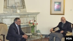 Minis Leon Panetta nan Kaboul avèk Prezidan Hamid Karzai, 15 Mas 2012