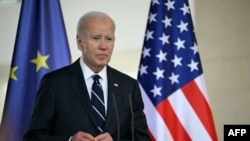 El presidente de EEUU Joe Biden ofrece un comunicado conjunto en la sede de la cancillería alemana en Berlin, el 18 de octubre de 2024. (AP)