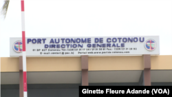 La devanture du Port Autonome de Cotonou, l'une des sociétés en route d'être mise en concession, à Cotonou, 8 juin 2017. (VOA/Ginette Fleure Adande)