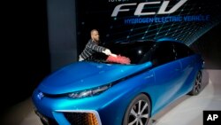 El FCV de Toyota es un auto que funciona con pila de hidrógeno. Estará a la venta en 2015.