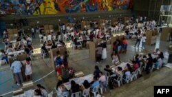 Des électeurs, lors des élections législatives en Colombie le 11 mars 2018