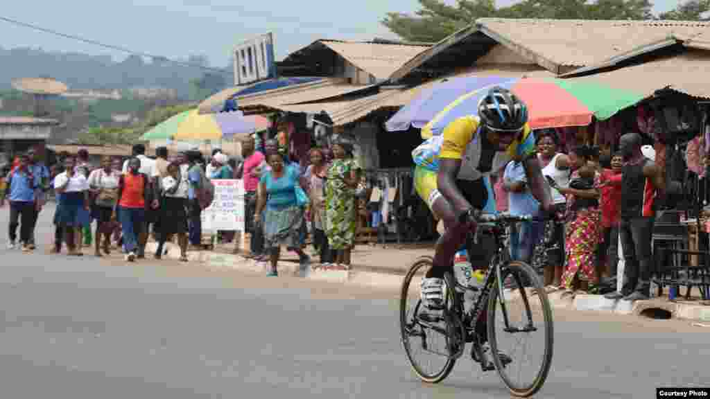 ሓምሻይ መድረኽ ዙር ጋቦን