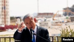 د اسرائيل وزیراعظم په خپل سمدستي غبرګون کې ویلي ( ملک يې د اسرائيل په ضد دغه شرمناک قرارداد ردوي او دا به عملي نه کړي).
