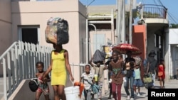 Hayiti Iracyari mu Bibazo i Port-au Prince no mu Nkengero Zayo