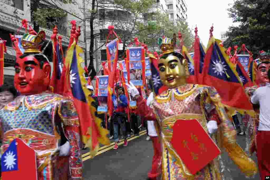 国民党1月8号在台北举行“为台湾赞出来”大游行(美国之音赵婉成拍摄)