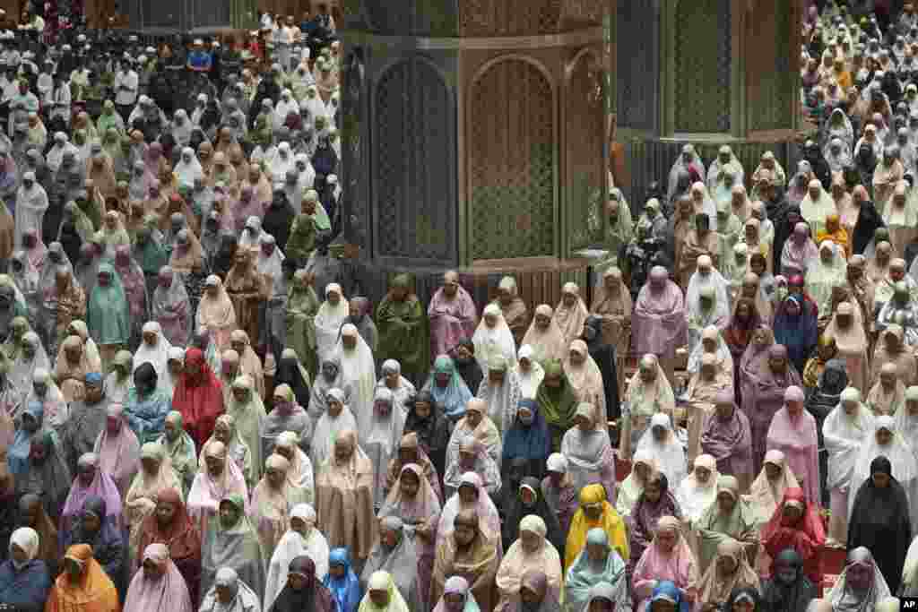 Indonesian Muslims pray an evening prayer called &quot;tarawih&quot; to mark the first eve of the holy fasting month of Ramadan, at Istiqlal Mosque in Jakarta, Indonesia.