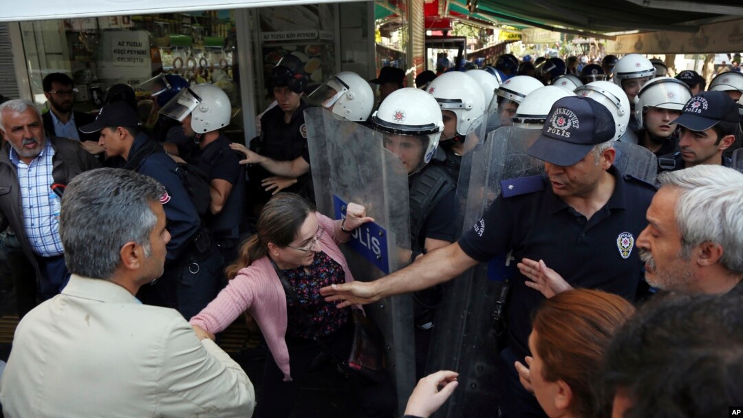 Police officers detain a pro-Kurdish Peoples' Democratic Party member as they protest the detention of Gultan Kisanak, Diyarbakir mayor, and Co-mayor Firat Anli, in Diyarbakir, Turkey, Oct. 26, 2016. 