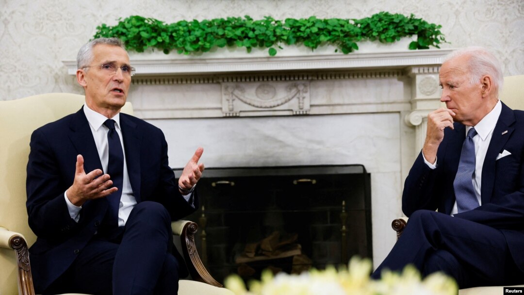 Generalni sekretar NATO-a Jens Stoltenberg tokom susreta sa američkim predsednikom Džo Bajdenom u Beloj kući (Foto: REUTERS/Jonathan Ernst)