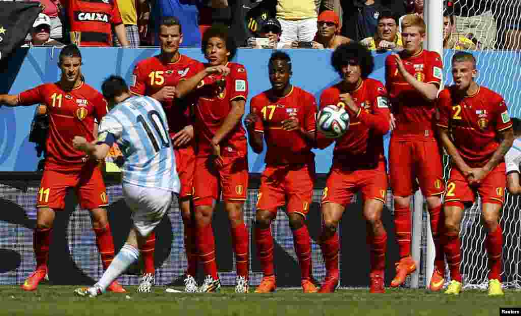 Argentina's Lionel Messi takes a free kickagainst Belgium at the Brasilia national stadium in Brasilia, July 5, 2014.