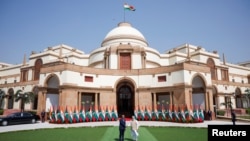 Maldives' President Mohamed Muizzu shakes hands with Indian Prime Minister Narendra Modi at Hyderabad House, New Delhi, Oct. 7, 2024.