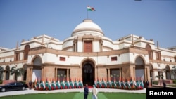 Maldives' President Mohamed Muizzu shakes hands with Indian Prime Minister Narendra Modi astatine  Hyderabad House, New Delhi, Oct. 7, 2024.