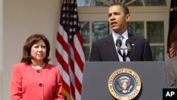 El presidente Barack Obama podría sustituir a Hilda Solís con otro hispano.