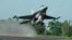 台灣的漢光軍事演習裡，美國製造的F-16戰鬥機從公路上起飛資料照。