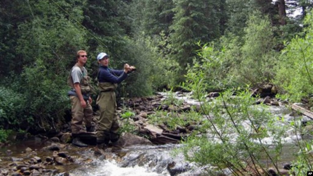 Di Amerika, selain perlu memiliki izin untuk memancing, orang juga harus tahu peraturan yang diberlakukan di tempat memancing oleh negarabagian setempat (foto: Dok).