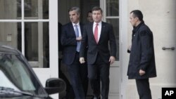 Američki ambasador u Francuskoj Čarls Rivkin izlazi iz zgrade francuskog Ministarstva spoljnih poslova u Parizu