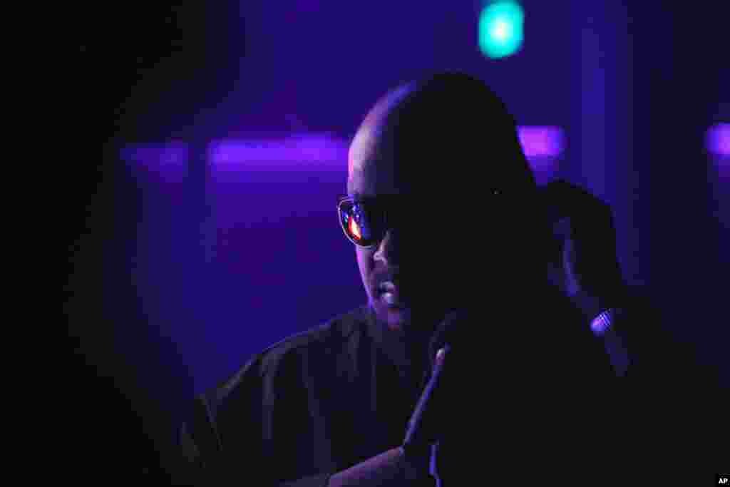 Musician Stevie Wonder prepares during The Grammy Nominations Concert Countdown event in Los Angeles December 1. The 53rd annual Grammy Awards will be presented on February 13, 2011 in Los Angeles. (Mario Anzuoni/Reuters)