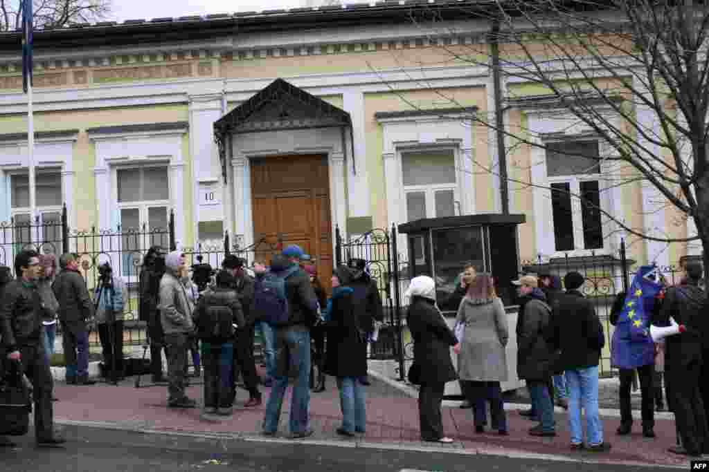 Митинг в поддержку евроинтеграции Украины оказался интересен двум десяткам украинцев