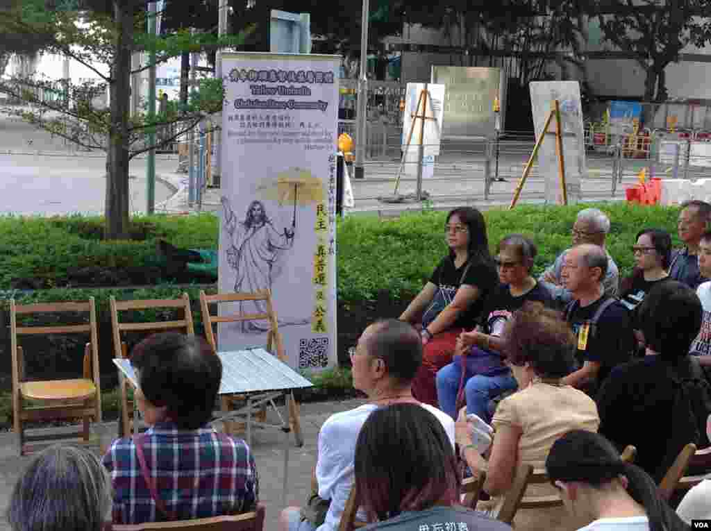 港人重返政總紀念雨傘運動一周年（美國之音海彥拍攝） 