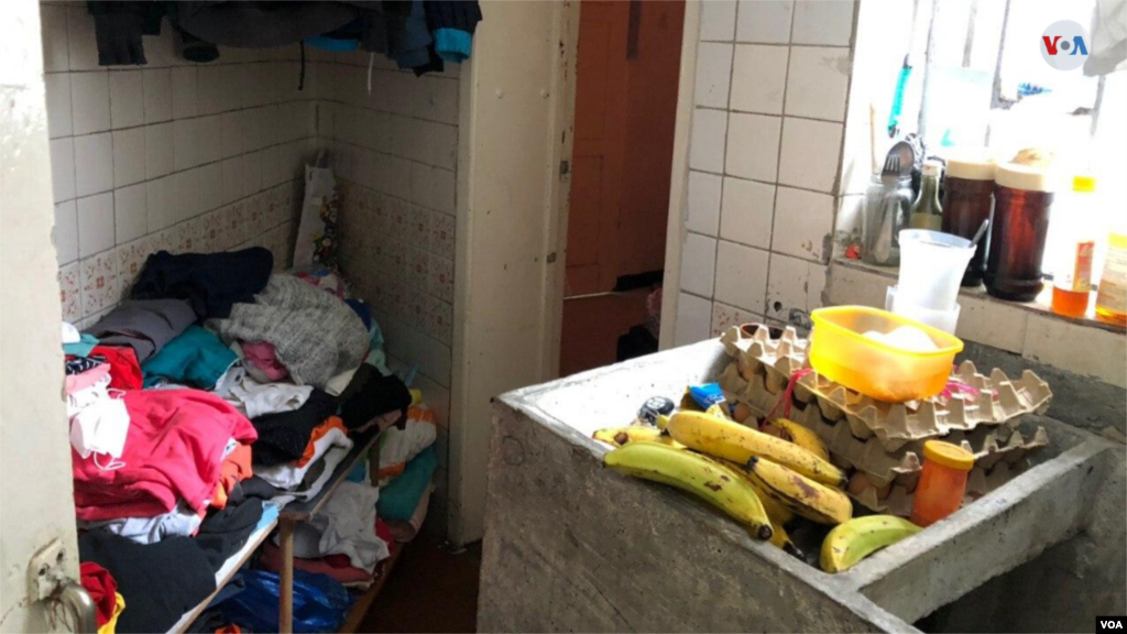 Aunque las condiciones de algunos &#39;pagadiarios&#39; no son tan favorables, son el único recurso que tienen los migrantes para descansar, cocinar y guardar sus pertenencias. [Foto:&nbsp;Karen Sánchez]