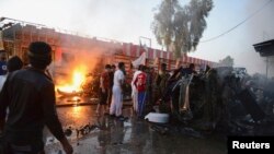 Sebuah bom meledak di sebuah wilayah pertokoan di Samarra, Irak, 12 Oktober 2013 (Foto: dok). Sebuah truk bermuatan bahan peledak menjadi target pembom bunuh diri di provinsi Niniwe, Irak utara, Kamis (17/10). 15 orang dilaporkan tewas dalam insiden tersebut.