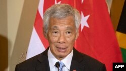 Perdana Menteri Singapura, Lee Hsien Loong, berbicara dalam konferensi pers selama kunjungannya di Parlemen Afrika Selatan di Cape Town pada 16 Mei 2023. (Photo: AFP)