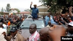 Kenyan opposition leader Raila Odinga, of the National Super Alliance (NASA) coalition, waves to supporters as he leaves the St. Stephen's cathedral after attending a church service in Nairobi, Sept. 3, 2017.