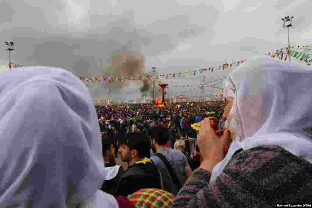 نوروز ایران اور افغانستان کے علاوہ&nbsp; پاکستان، آزربائیجان، البانیہ، جارجیا، ,بحرین، ترکمانستان، تاجکستان، ازبکستان، کرغستان اور قزاقستان میں بھی منایا جاتا ہے۔