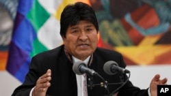 Perezida wa Bolivia Evo Morales atanga ikiganiro ku bamenyeshamakuru, ku murwa mukuru La Paz, Bolivia. Itariki 13/10/2019.