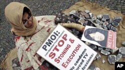 A women poses during a demonstration of the National Council of Resistance of Iran against stoning and death penalty in Berlin (File)