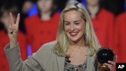 Aktris terkenal Sharon Stone menjabat sebagai ketua urusan kebudayaan kelompok perdamaian YaLa Young Leaders (foto: dok). 