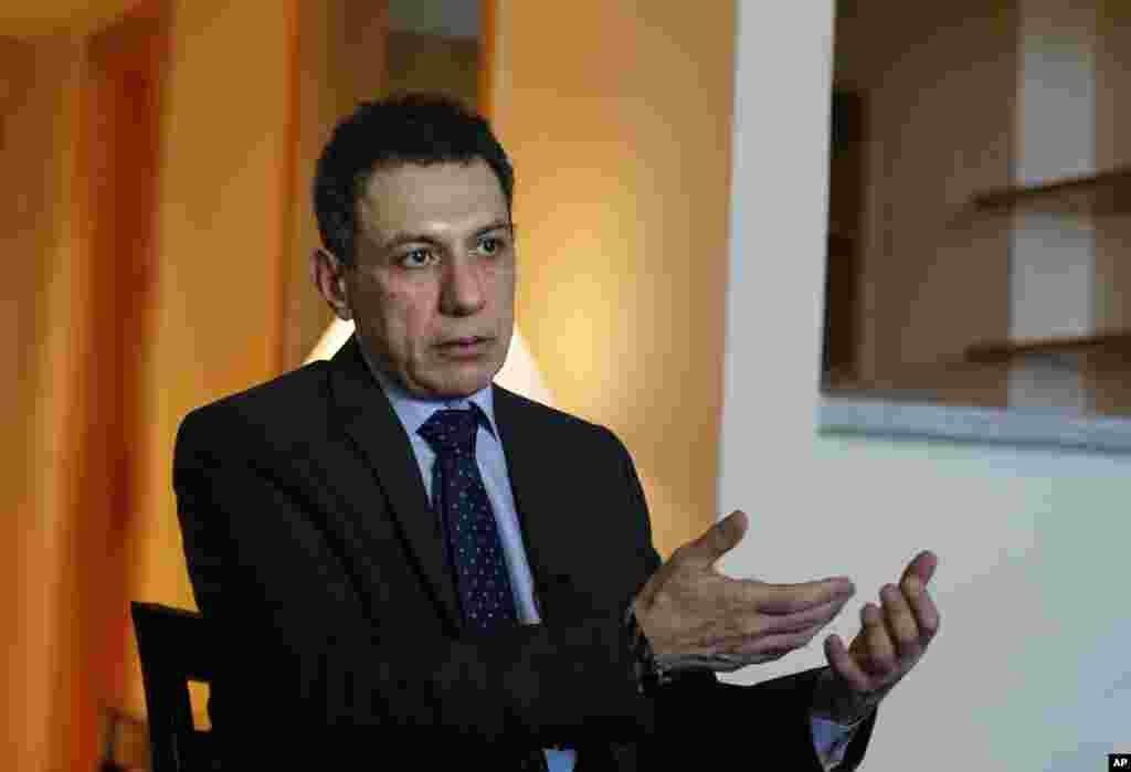 نزار زکا زندانی لبنانی دارای اقامت آمریکا بعد از مدتها از اوین آزاد شد و به لبنان بازگشت. در مصاحبه ای از فشارها و رفتار جمهوری اسلامی با خود پرده برداشت. 