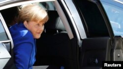 German Chancellor Angela Merkel arrives to attend a summit to discuss the conflict in Ukraine at the Elysee Palace in Paris, France, Oct. 2, 2015.