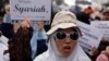 Anggota kelompok Hizbut Tahrir Indonesia dalam unjuk rasa menuntut penerapan Syariah di Indonesia, Jakarta, 23 September 2010. (Foto: Reuters)