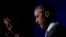 Presiden AS Barack Obama berbicara dalam acara makan malam di Syracuse University dalam pembagian penghargaan Toner Prize untuk peliputan politik terbaik, di Washington (28/3). (AP/Carolyn Kaster)