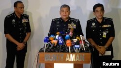 El inspector general de la policía de Malasia, Khalid Abu Bakar, habla durante una conferencia de prensa en relación al asesinato de Kim Jong Nam.