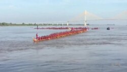 Record du monde du plus long bateau-dragon pour le Cambodge (vidéo)