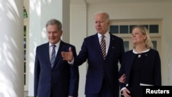 Джо Байден, Магдалена Андерссон и Саули Ниинисте в Белом доме. 19 мая 2022 г.