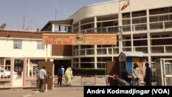 L'entrée principale de la mairie de N'Djamena, au Tchad, le 20 mars 2020. (VOA/André Kodmadjingar)