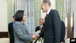 William Brent Christensen, director of the American Institute in Taiwan, meets with Taiwan President Tsai Ing-wen in the Presidential Office in Taipei, Taiwan, Jan 12, 2020, in this photo released by the Taiwan Presidential Office.