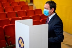 Albin Kurti leader of the Vetevendosje (Selfdetermination) prepares to cast his vote during Parliamentary elections at a polling station in Pristina on February 14, 2021.