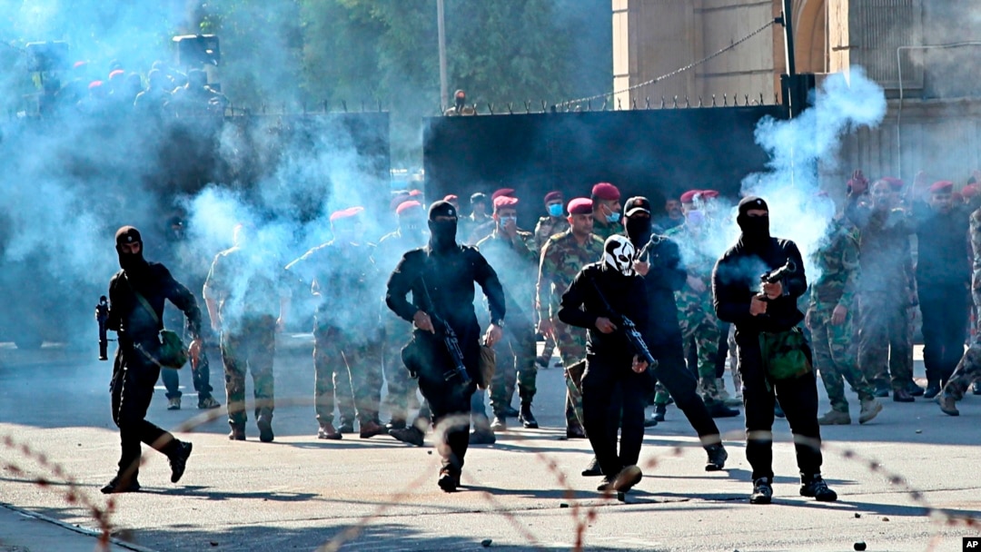 Iraqi Police Fire Live Rounds, Tear Gas at Baghdad Protesters