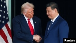 资料照片：2025年10月30日，特朗普总统和中国国家主席习近平在韩国釜山亚太经合组织(APEC)峰会期间会晤。