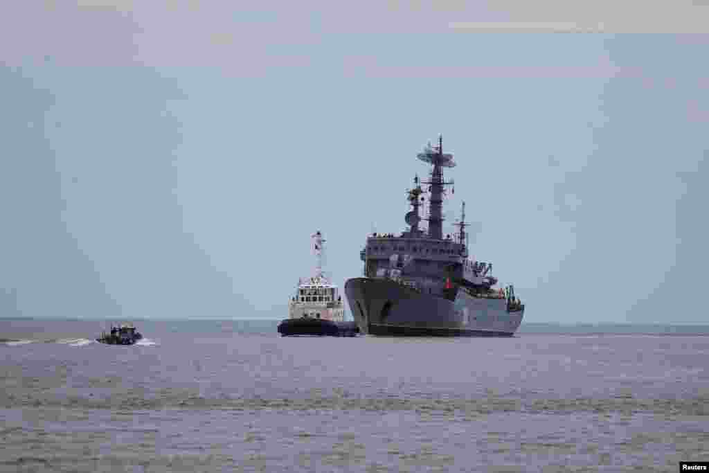 About 400 Russian sailors arrive for training on Mistral-class amphibious assault ships before the Vladivostock, the first of two, is delivered to Moscow by the end of the year, at the Saint-Nazaire STX Les Chantiers de l&#39;Atlantique shipyard in western France, June 30, 2014.